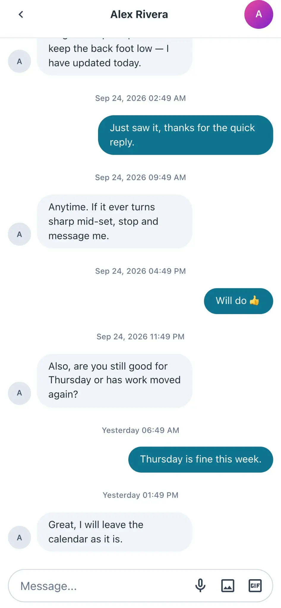 A coach and client conversation in the Fitora client app